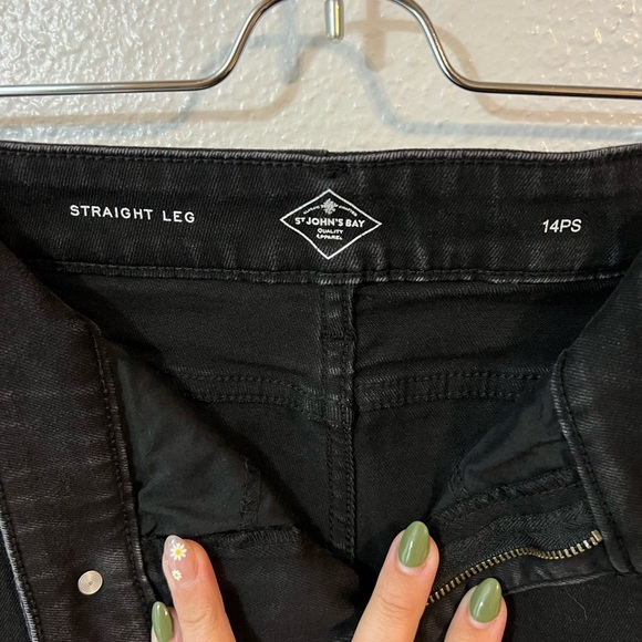 St. John's Bay Black Straight Leg Mom Jeans 90s Style - Picture 4 of 5